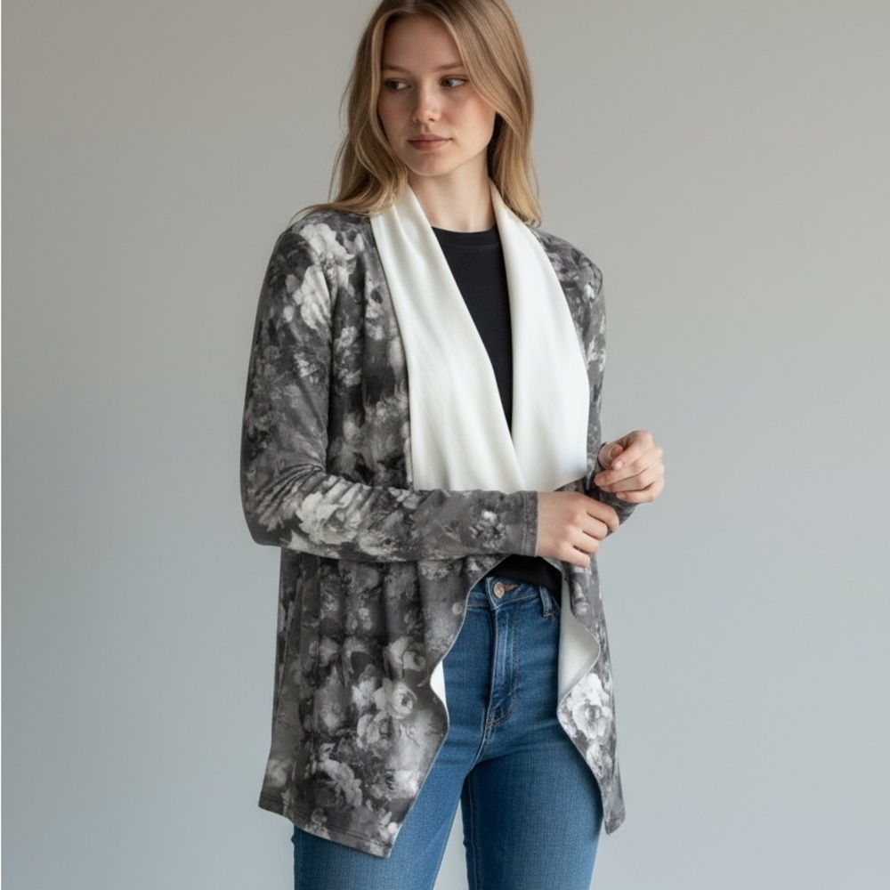 Solitaire suede vest.M NWT. Beautiful suede vest.vibrant print. Super soft suede